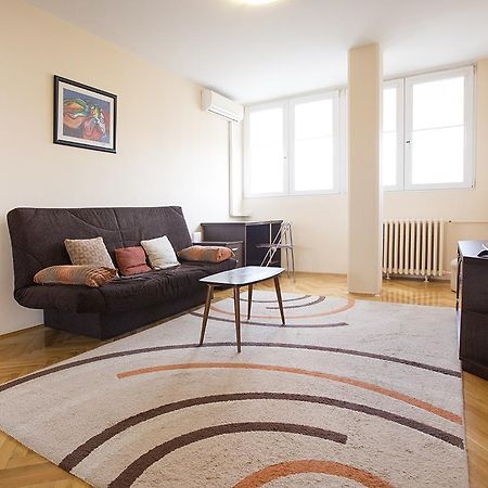 Apartment Loti Belgrad Exteriör bild