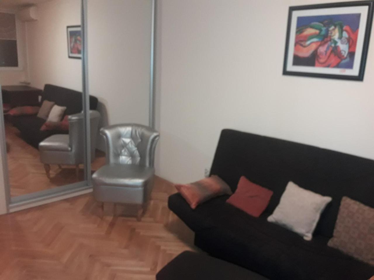 Apartment Loti Belgrad Exteriör bild